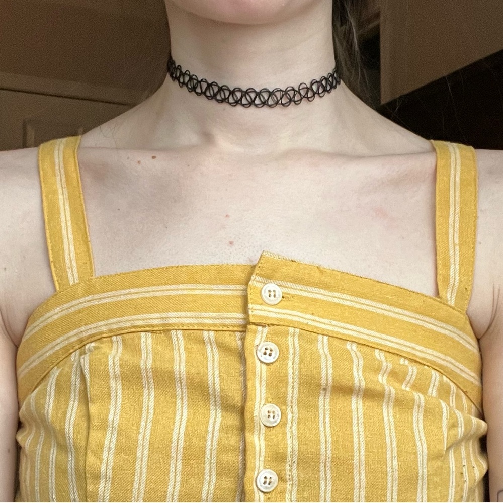 🌻 Yellow Cropped Tank - Picture 3 of 8